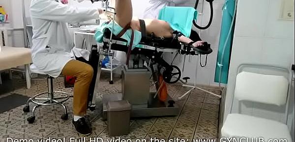  Orgasm for mature woman on gyno chair